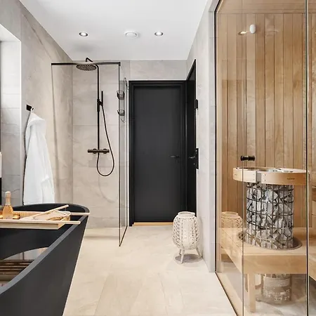 Arctic Aurora With Jacuzzi And Sauna * Lyngværet