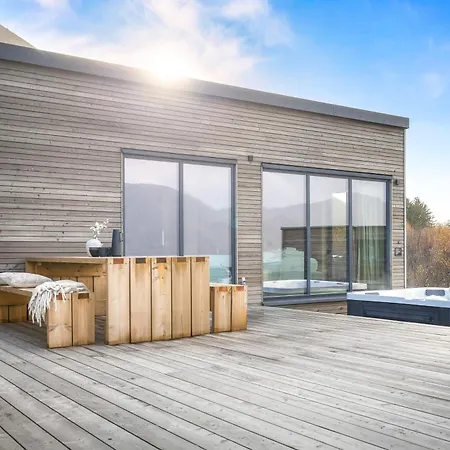 Arctic Aurora With Jacuzzi And Sauna *