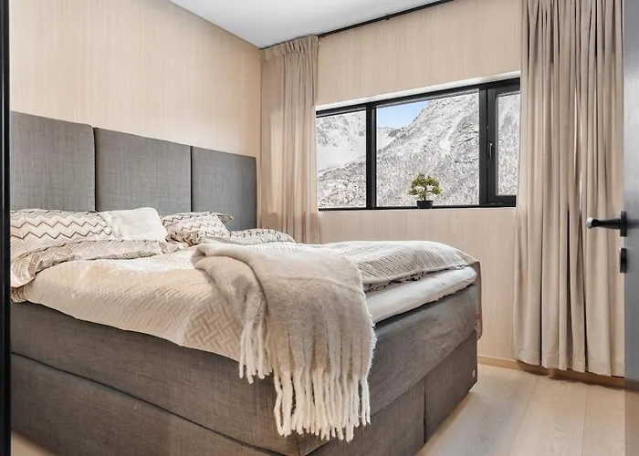 Arctic Aurora With Jacuzzi And Sauna Lyngværet